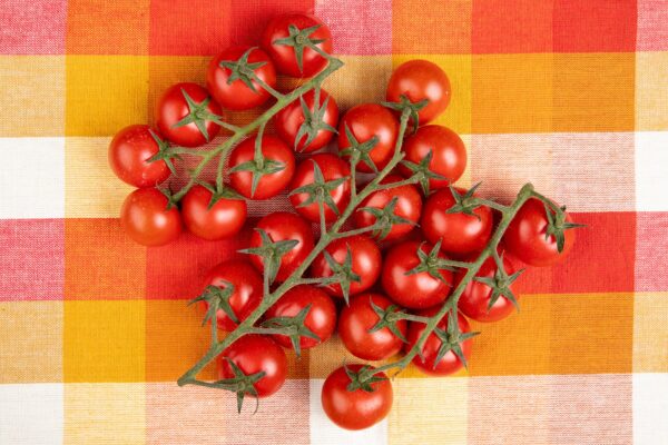 Pomodoro-Pachino-IGP_top-view-tomatoes-plaid-cloth-surface_141793-10255