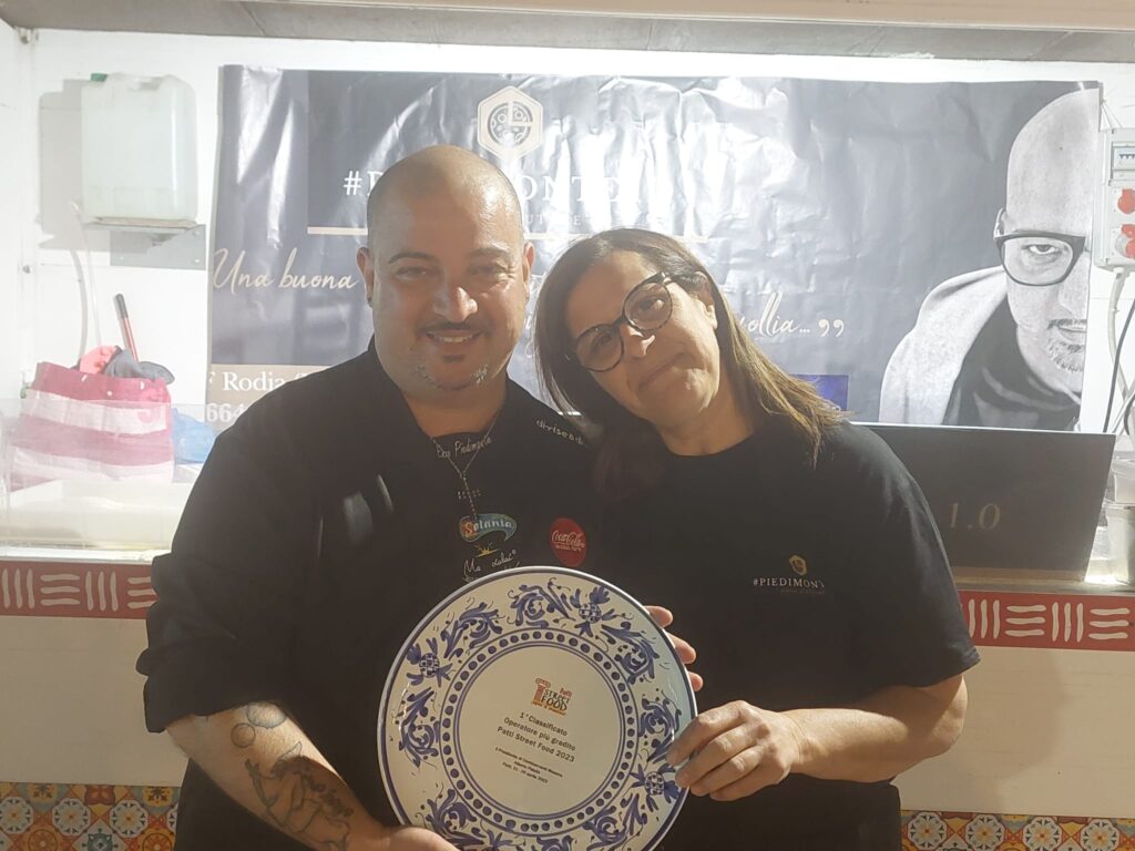 pizza-fritta-Enzo Piedimonte e Antonella La Scala vincitori dello Street Food di Patti